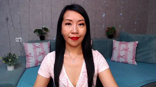LiaPak's Live XXX Chat