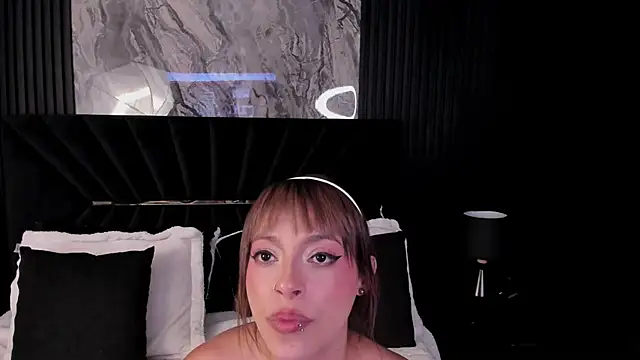 Czat XXX na żywo – MiiaaMoonroee