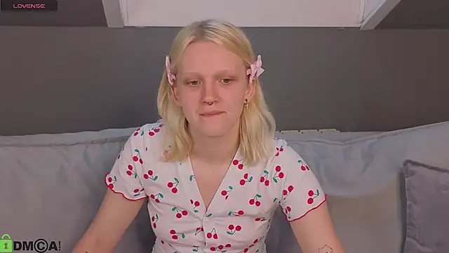 Lilly_Jhonass Adlı Modelin Canlı XXX Sohbeti