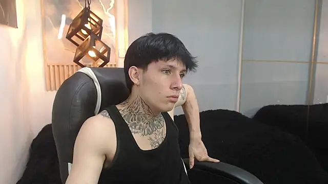 Cry_thereal élő XXX-chatje