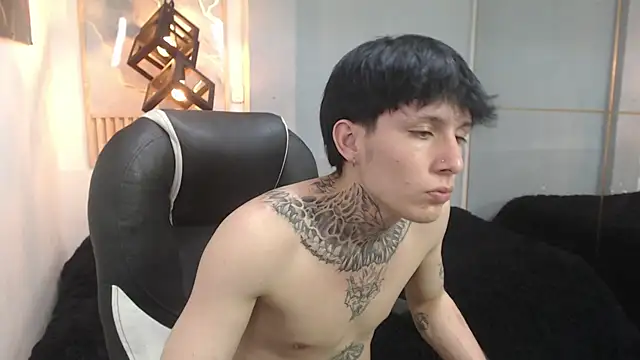 Cry_thereal élő XXX-chatje