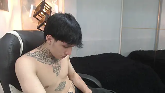 Cry_thereal élő XXX-chatje