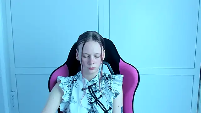 Skylar_spring Adlı Modelin Canlı XXX Sohbeti
