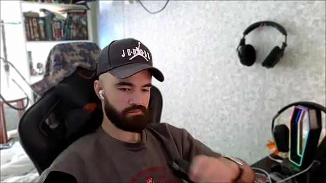 دردشة _Serious_Man الجنسية المباشرة