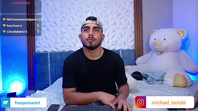 Michael_and_twinkk's Live XXX Chat