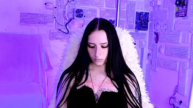 MonicaLowes Adlı Modelin Canlı XXX Sohbeti