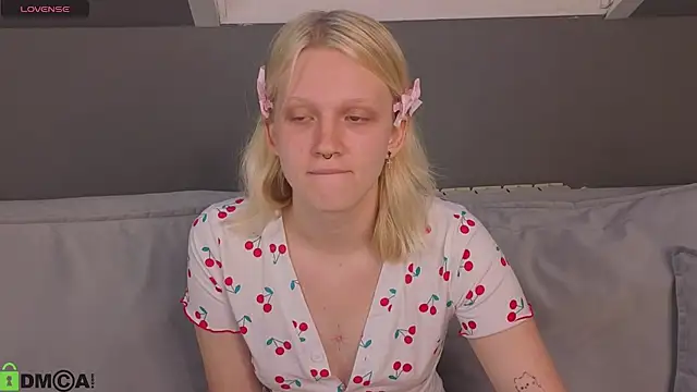 Lilly_Jhonass Adlı Modelin Canlı XXX Sohbeti