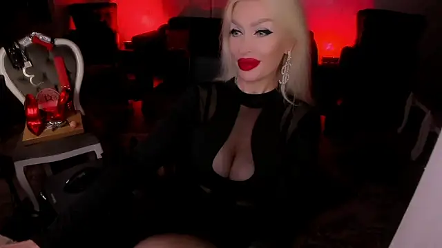 FinDomGod Adlı Modelin Canlı XXX Sohbeti