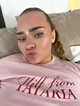 XXX chat uživo modela MonicaWestt