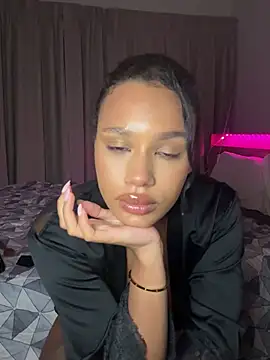 bambigirlxx Adlı Modelin Canlı XXX Sohbeti