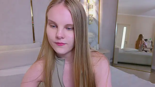 Lili_Lohan Adlı Modelin Canlı XXX Sohbeti