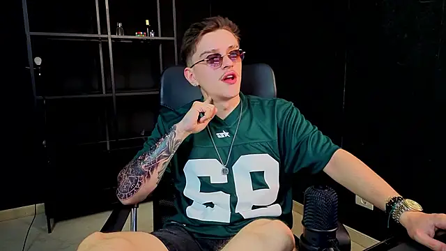 צ'אט XXX בשידור חי של FelixStarkk