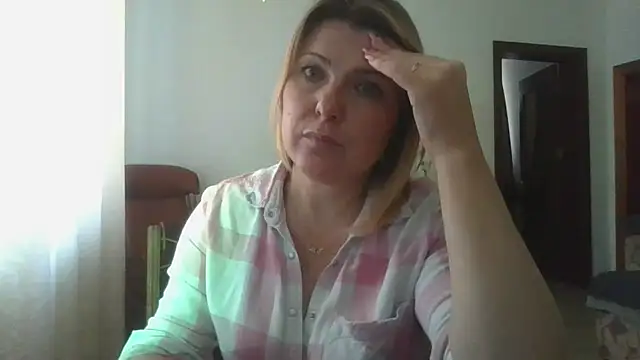 ElenaLove888's Live XXX Chat