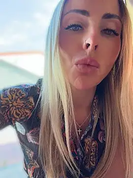 Chat +18 de EmaSalis ao vivo