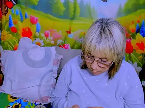 indianroxy Adlı Modelin Canlı XXX Sohbeti