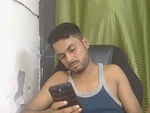 Chat +18 de Stubborndesiboy ao vivo