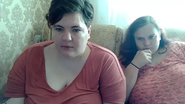 MilaXHelen Chat XXX in diretta