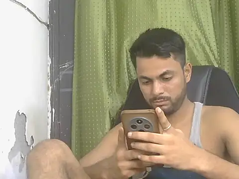 StubborndesiboyのライブXXXチャット