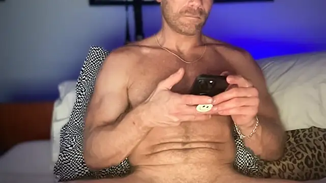 Chatroom XXX en direct de FitStacheDaddy
