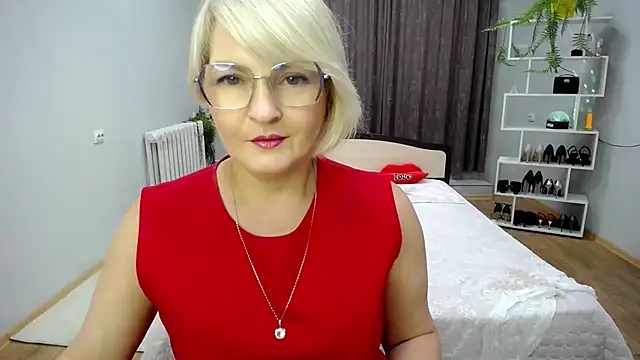 BlondeBrilliant7 Chat XXX live