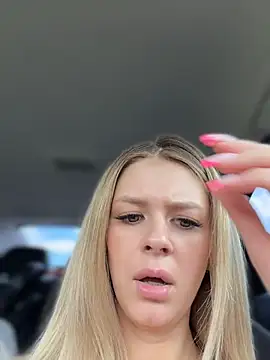 XXX chat uživo modela Love_Bri