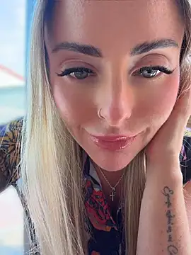 EmaSalis' Live XXX Chat