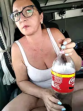 Milfa_nimfomana élő XXX-chatje