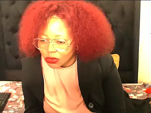 Chat XXX ao vivo de EbonySkyeXX