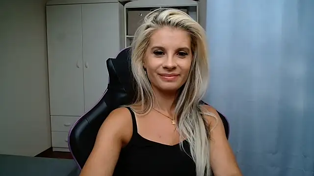 Chatroom XXX en direct de KristineGlow
