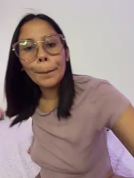 Chat XXX ao vivo de Mia_roux21