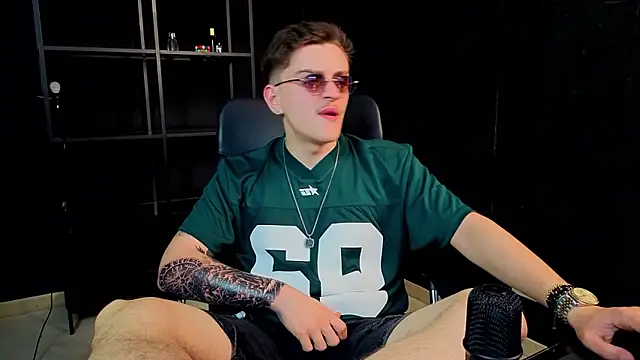 Chat +18 de FelixStarkk ao vivo