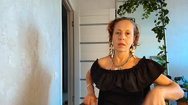 LioraWeiss Adlı Modelin Canlı XXX Sohbeti