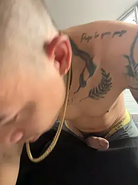 AlphaMasterXxx 라이브 XXX 채팅