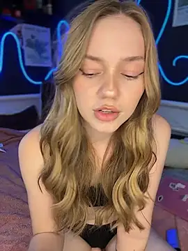 MilaMoonen Live XXX chat