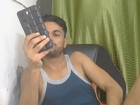 Stubborndesiboy লাইভ XXX চ্যাট
