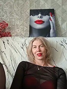 stellahere8 Adlı Modelin Canlı XXX Sohbeti