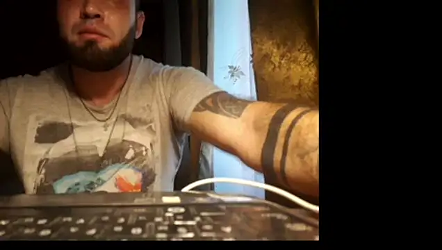 krislovear Webcam Show