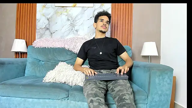 Živý XXX chat ROMMIE_HOT1