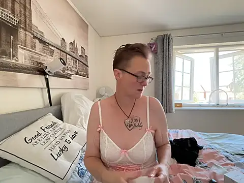 Curvy-Jinx – Live XXX-chat