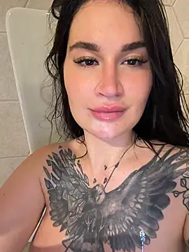 Show modela TattooGirlAlia na web-kameri