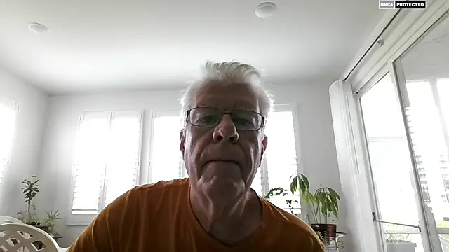 NeoOnSC: διαδικτυακό σόου στην κάμερα