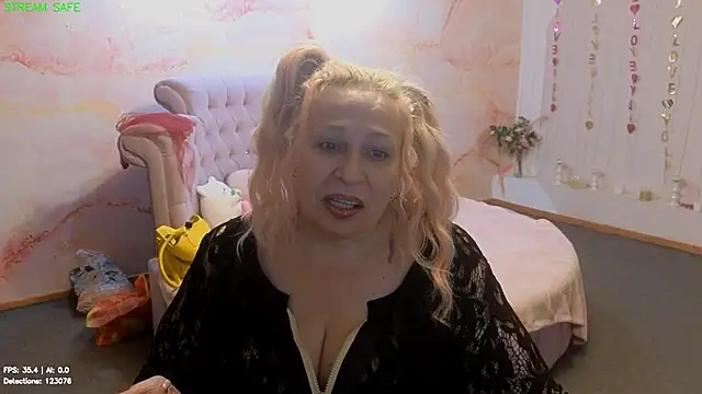Penelope_Pinky Chat XXX in diretta