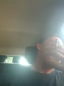 הופעת וובקאם של WadedGuzzling