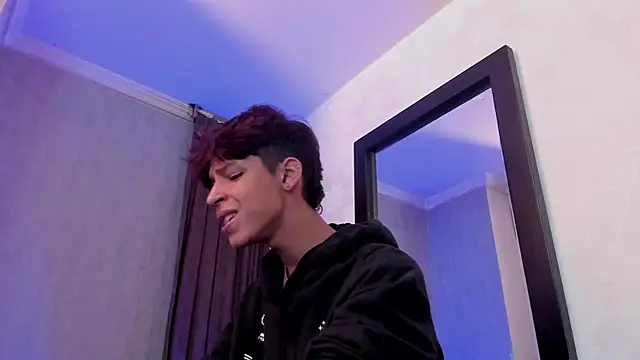 Ethan_qop's Live XXX Chat