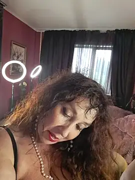 GypsyEsmeralda's Live XXX Chat