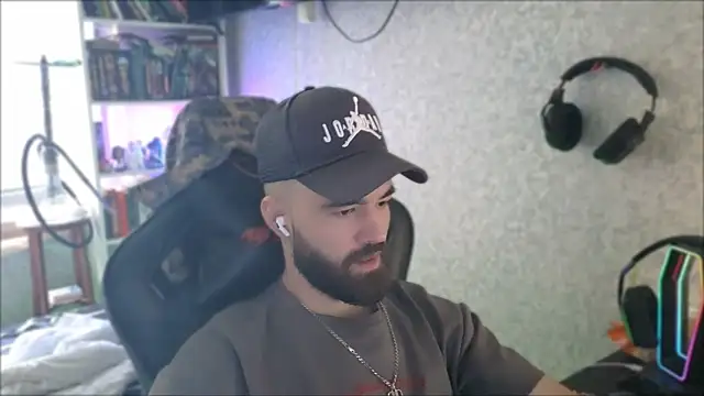 XXX chat uživo modela _Serious_Man
