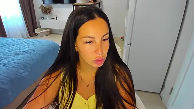 AvisFlowers Adlı Modelin Canlı XXX Sohbeti