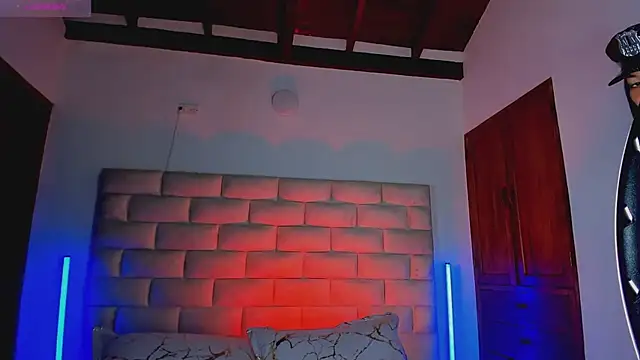 צ'אט XXX בשידור חי של HollyGrey_
