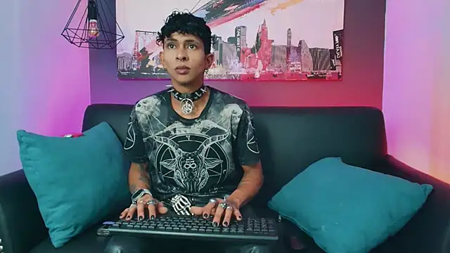 Maximoking26's Live XXX Chat