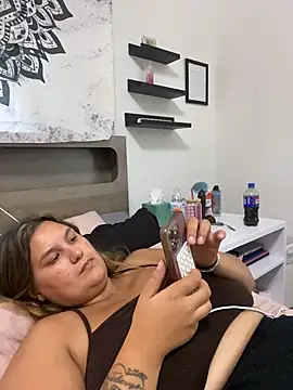Latinamommy26's Live XXX Chat